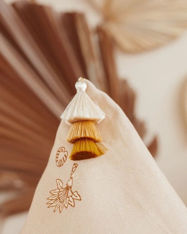 pompon pouf beige poudré