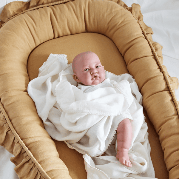 baby nest with ruffles caramel 3
