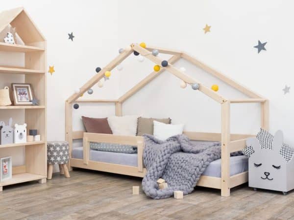 lit cabane pour enfant lucky avec une barrière