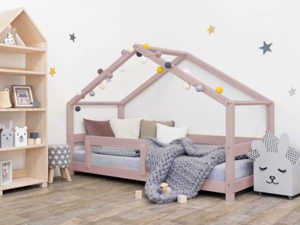lit cabane pour enfant lucky avec une barrière