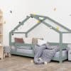 lit cabane pour enfant lucky avec une barrière