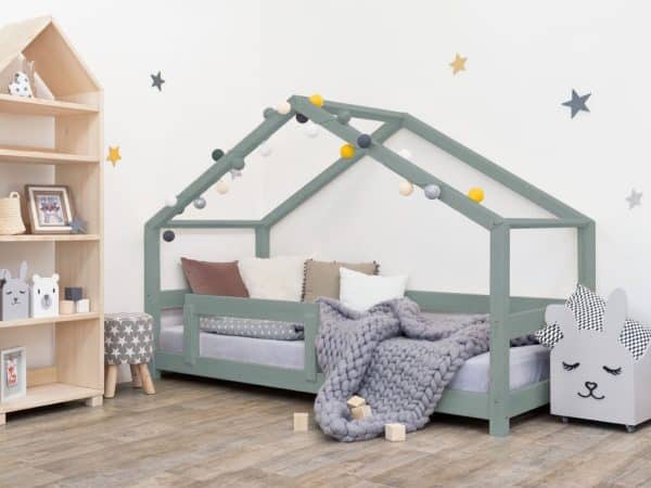 lit cabane pour enfant lucky avec une barrière