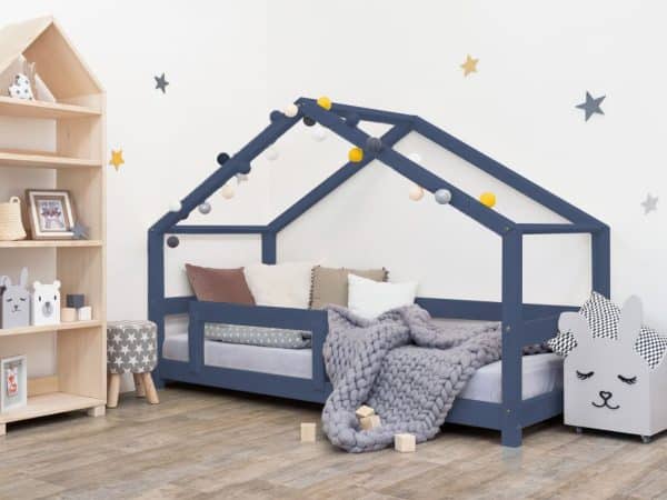 lit cabane pour enfant lucky avec une barrière
