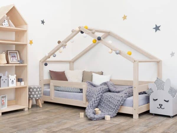 lit cabane pour enfant lucky avec une barrière