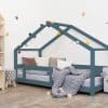 lit cabane pour enfant lucky avec une barrière