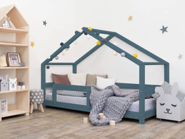 lit cabane pour enfant lucky avec une barrière