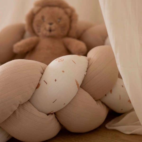 tresse décorative écru et beige chambre bébé