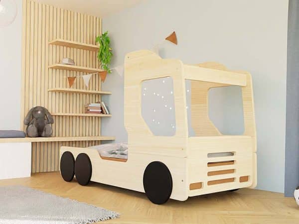 lit enfant en bois en forme de camion