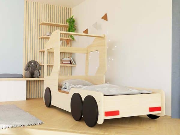 lit enfant en bois en forme de camion