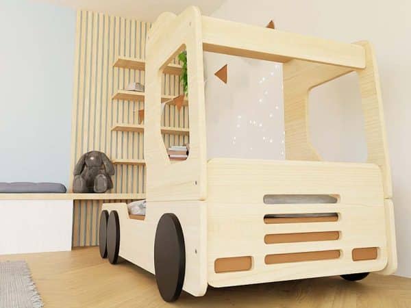 lit enfant en bois en forme de camion