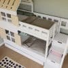 lit superposé enfant cabane avec toit et escalier de rangement – 90x200 cm